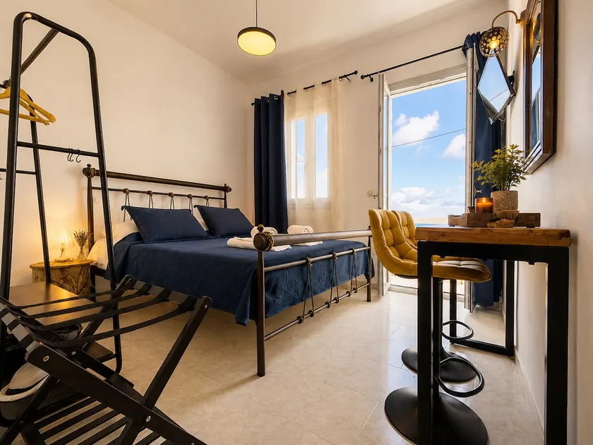 Fully-equipped Accommodation with Sea View - Image 1