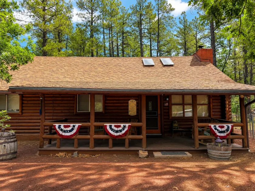 Family Log Cabin | EV Charging | Playground - Image 1