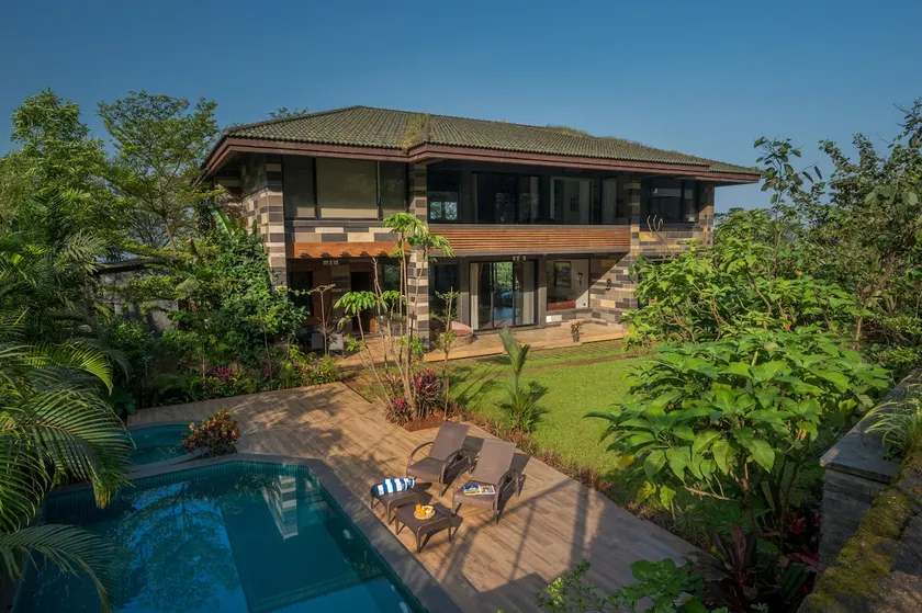Stonehenge Manor- Pool, Jacuzzi,Garden,Golf course - Image 1