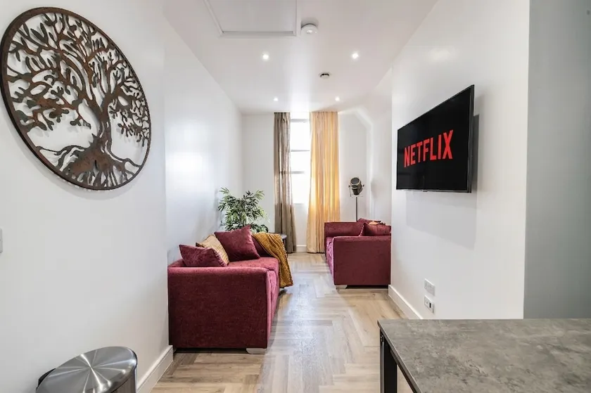 City Centre Balcony Apartment, Incredible Location - Image 1