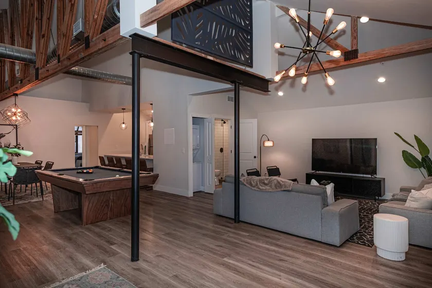 Freshly Renovated Apt - Steps from TIAA Bank Field - Image 1