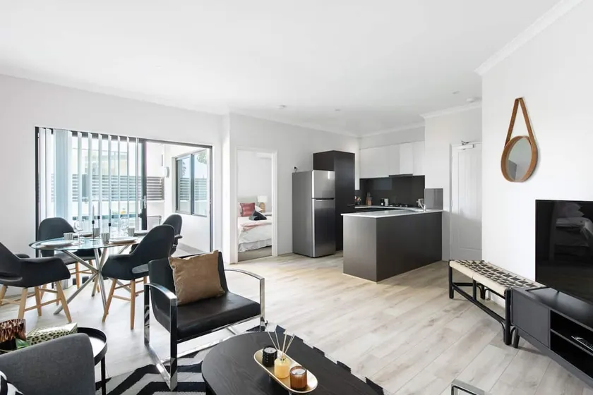 Chic Exec 2bdr 2bath -River, FREO, Parking, AC - Image 1