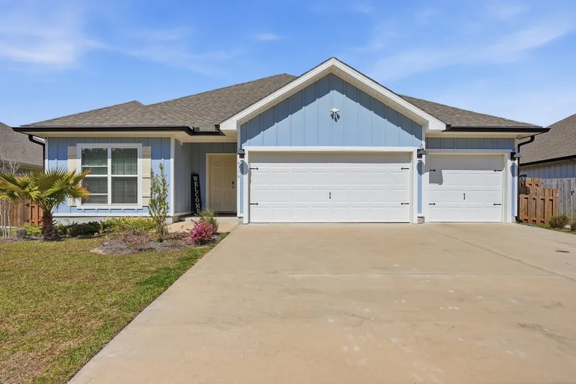 New~4BDR Home~15 Minutes Navarre Beach, Pool - Image 1