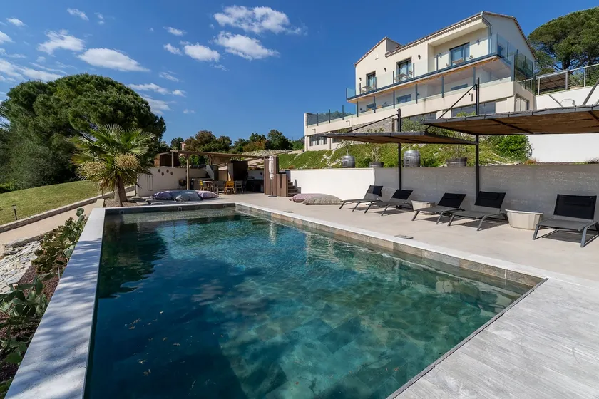 BEAUTIFUL VILLA WITH POOL IN NIMES CITY CENTER - Image 1