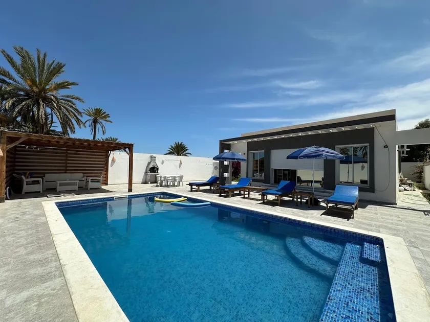Gorgeous Villa with Pool, Barbeque & Netflix - Image 1