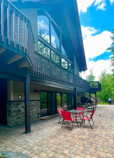 Eagle River Retreat~hot tub~riverfront - Image 1