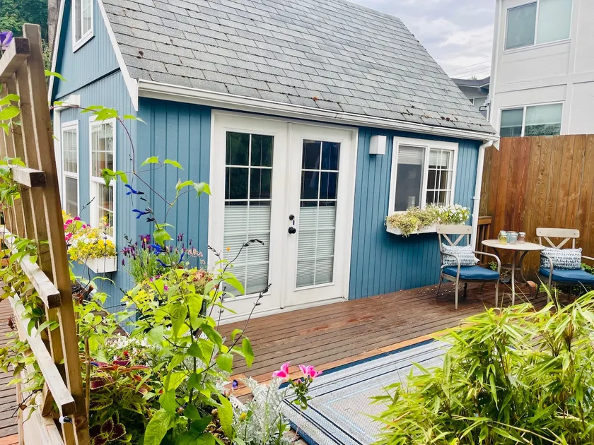 Seattle Mini Home with Hot Tub and Private Deck - Image 1