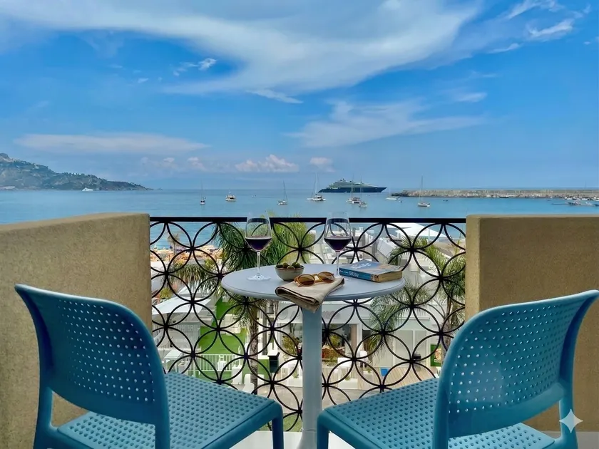 The Window on the Sea Modern Apartment - Image 1