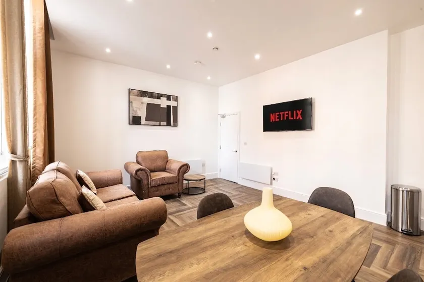 MODERN, FURNISHED LEICESTER CITY CENTRE APARTMENT! - Image 1