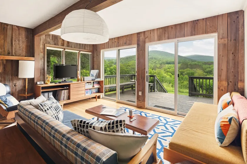 Cozy Cottage with Stunning Mountain Views - Image 1