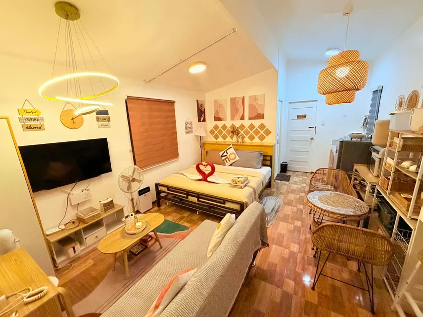 Olango Island - S&E-1 Tiny Guest House Fully Furnished with Hot Shower, Washer, Wi-Fi, Netflix & King-size Bed - Image 1