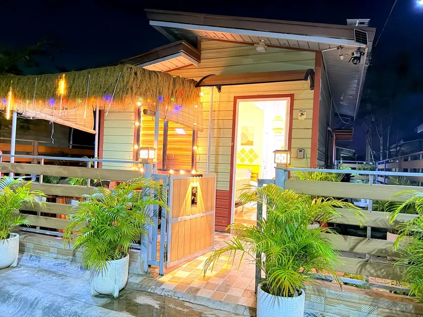 Olango Island - S&E-1 Tiny Guest House Fully Furnished with Hot Shower, Washer, Wi-Fi, Netflix & King-size Bed - Image 1