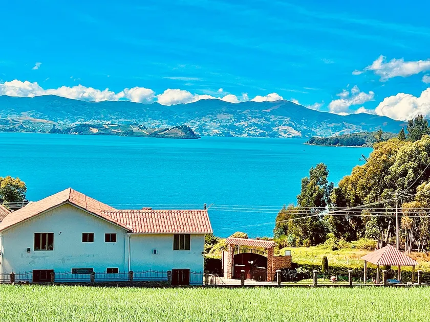 Valle de la Laguna cabin, Jacuzzi and lake view - Image 1