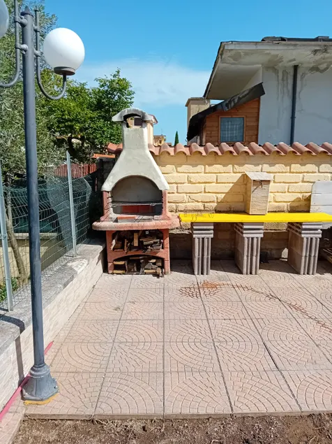 A villa with a barbecue area - Image 1