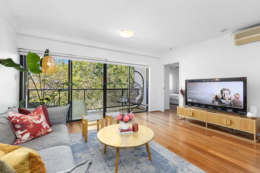 King's Park 2BR CBD Apartment with FREE Parking - Image 1