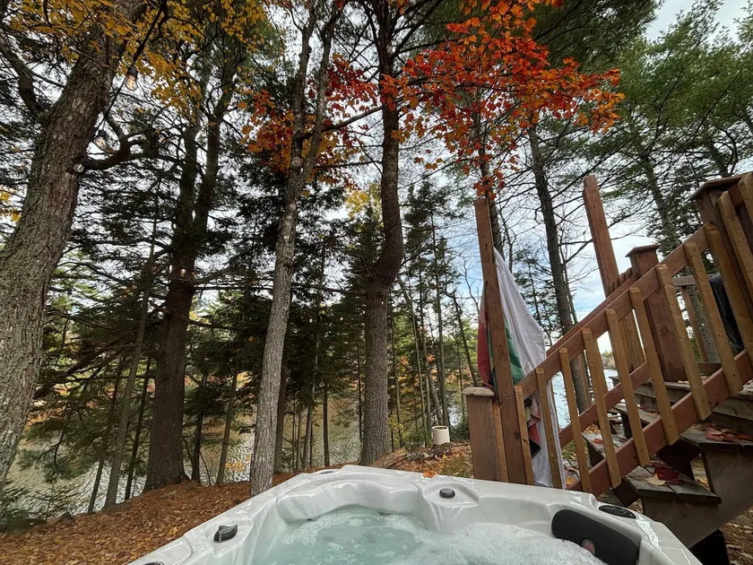 Bigfoot Sanctuary-SRR Hot tub and fireplace - Image 1