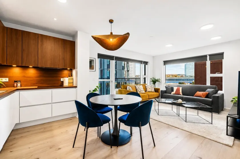 Venture Vacations New Apt Near SmÃ¡ralind Mall With Private Parking - Image 1