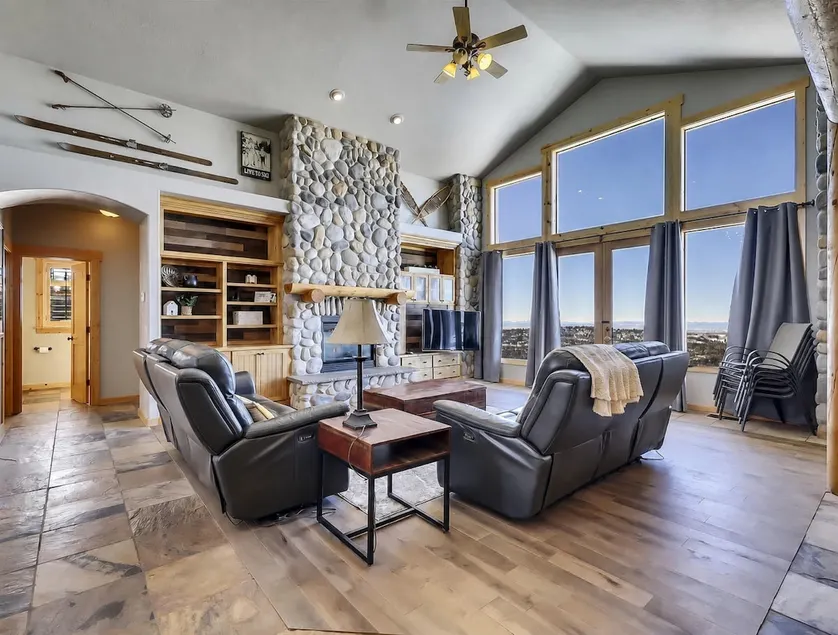 Skyview Chalet - amazing views with a spa - Image 1