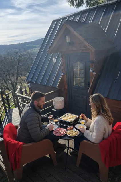 L'Écureuil, a romantic cabin with a view of nature - Image 1