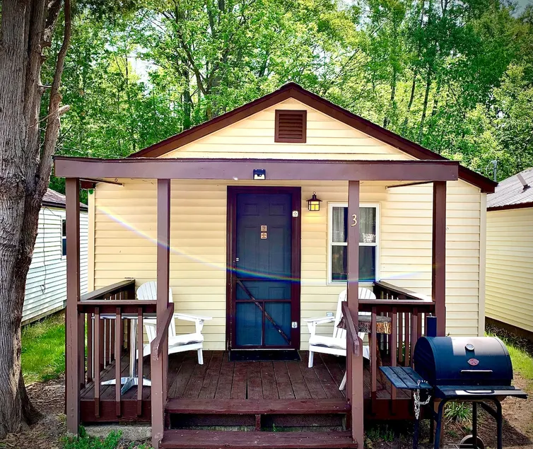 The Benzonia Rustic Resort Blue Jay Cottage - Image 1