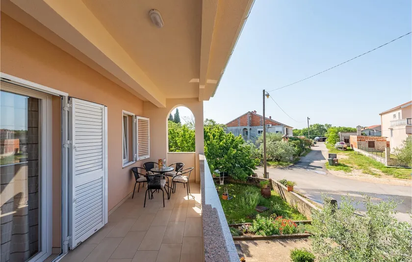 3 bedroom cozy apartment in Zadar - Image 1