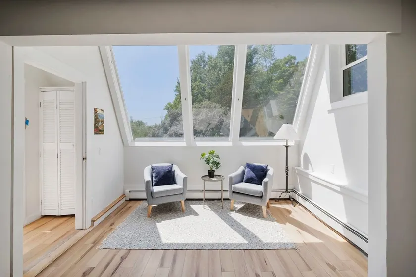 Renovated Condo in Luxury Neighborhood - Image 1