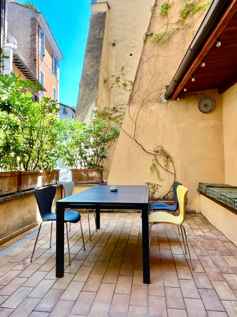 Prestigious with terrace in the Jewish Ghetto! - Image 1