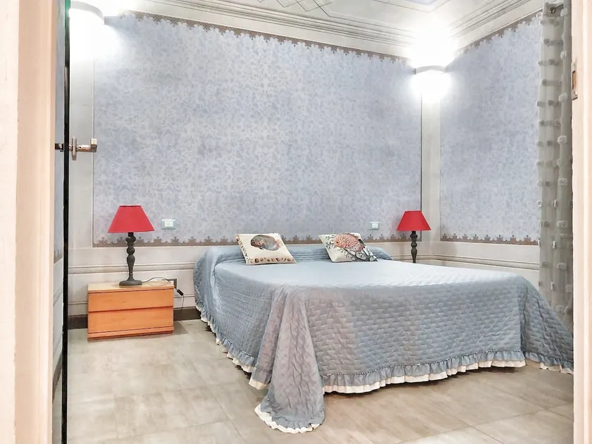 Very central apartment with 2 bedrooms and 2 bathrooms - Image 1