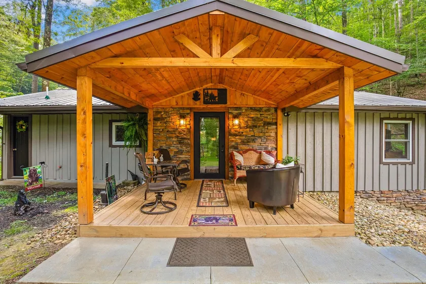 A Little Piece of Heaven Cabin - Image 1
