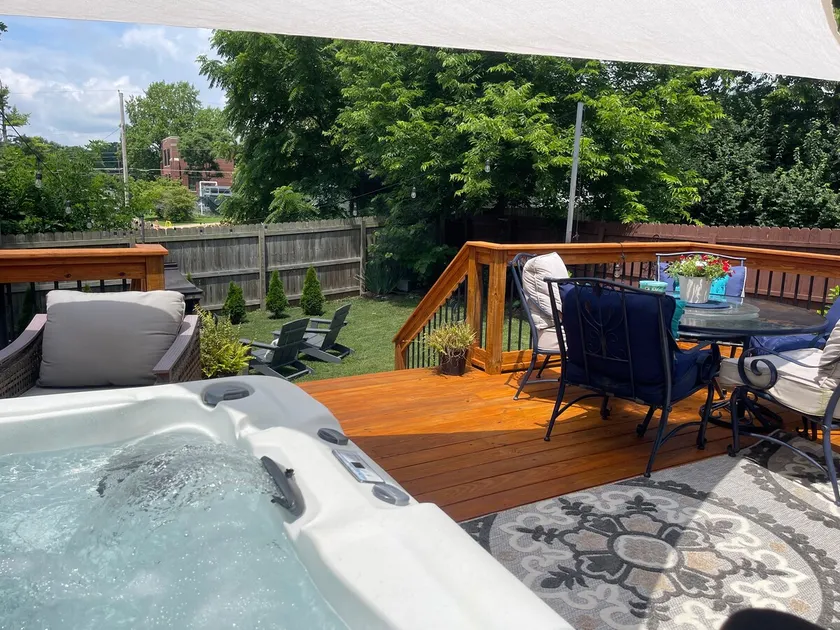 Location! HOT TUB Comfy Bed/FirePit/Walk to Main - Image 1