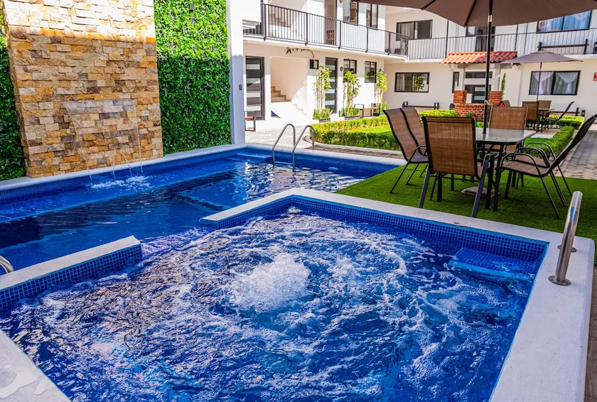 Casa Blanca 5 - Image 1