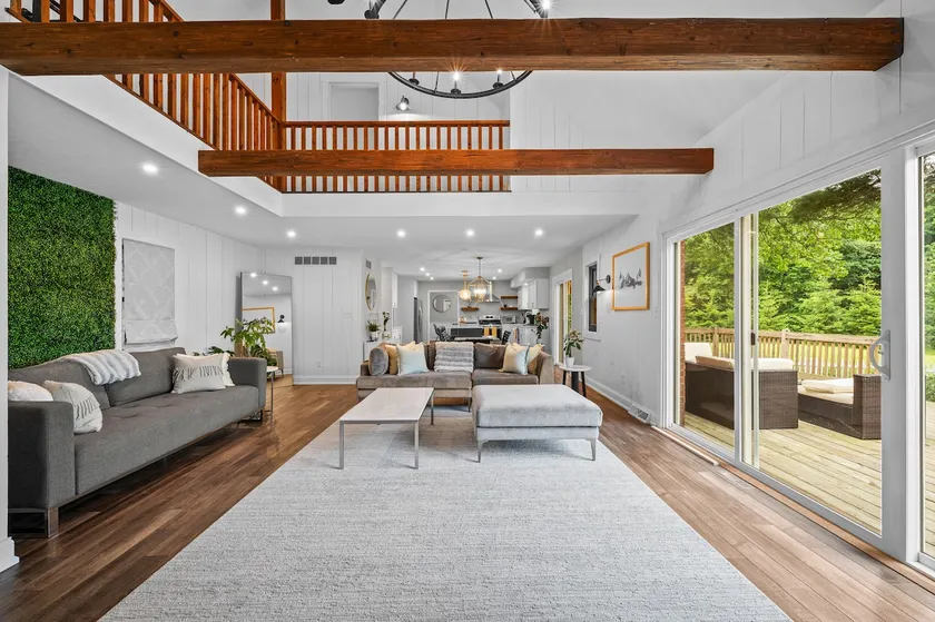 Luxury Farmhouse 3 BR | 3 acres | Near Notre Dame - Image 1