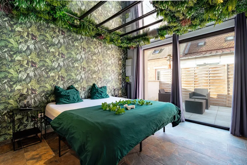 Tropical Suite with Private Spa - Image 1