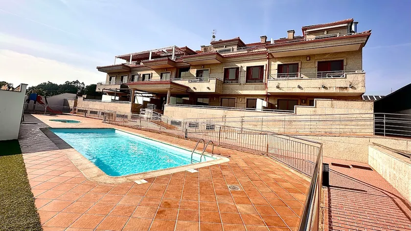 Residential apartment in Portonovo with two swimming pools - Image 1