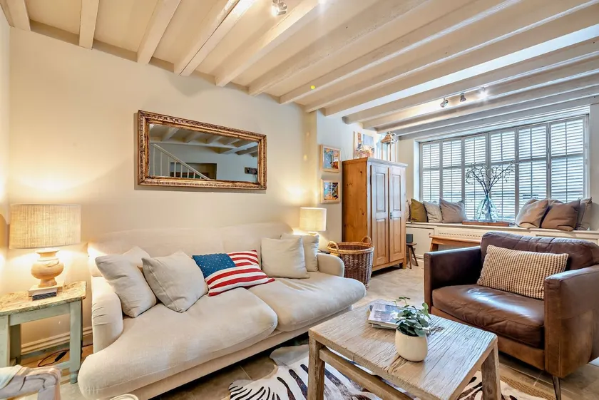 Cotswold Cottage Guest House - Image 1