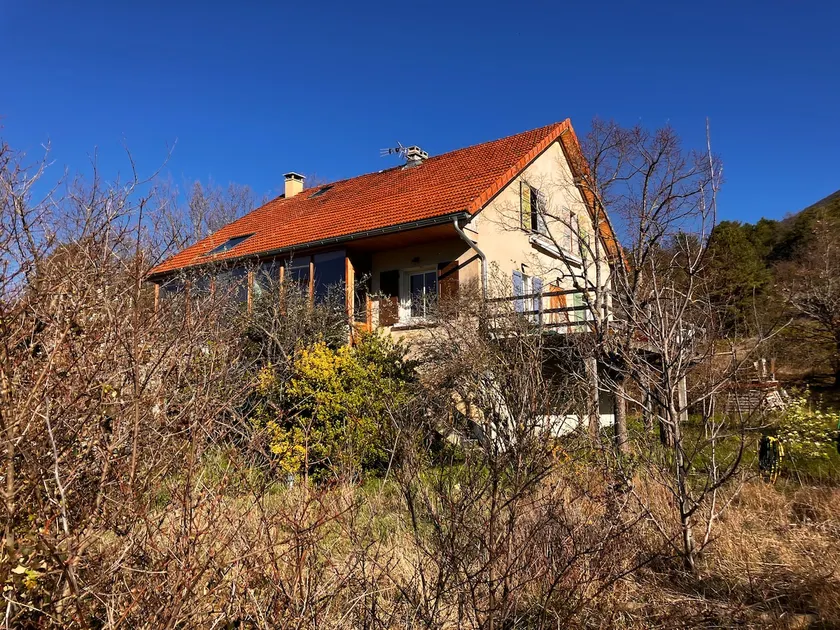 House in the heart of the Buech Valley - Image 1