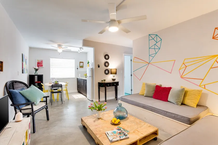 Wynwood#8- 2BR 2nd floor - Balcony + Free Parking - Image 1
