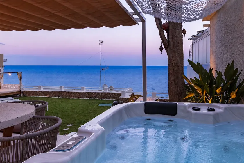 Sea-view garden duplex with jacuzzi & cinema - Image 1