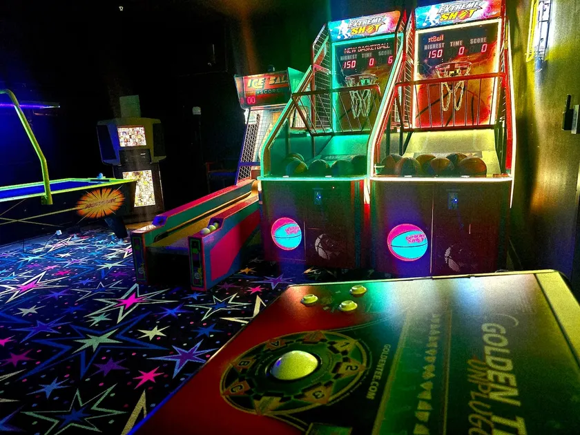 All Inclusive on The Lake, Movie, Pool, Arcade - Image 1