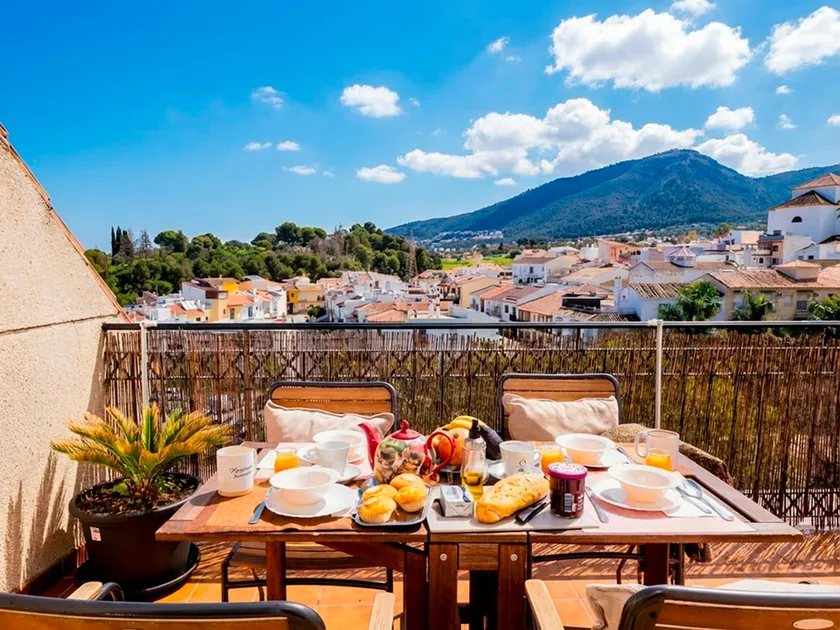 Mirador Panoramic Penthouse with Mountain Views - Image 1