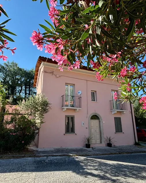 Pink House Abruzzo - Image 1