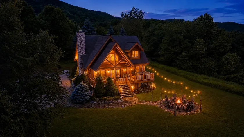 Luxe Mntn Escape w/ VIEWS + Hot Tub - Image 1
