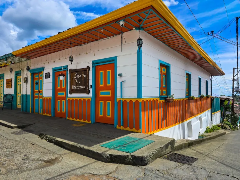 Stay #105 - Spacious and Private Traditional House in Downtown - Image 1