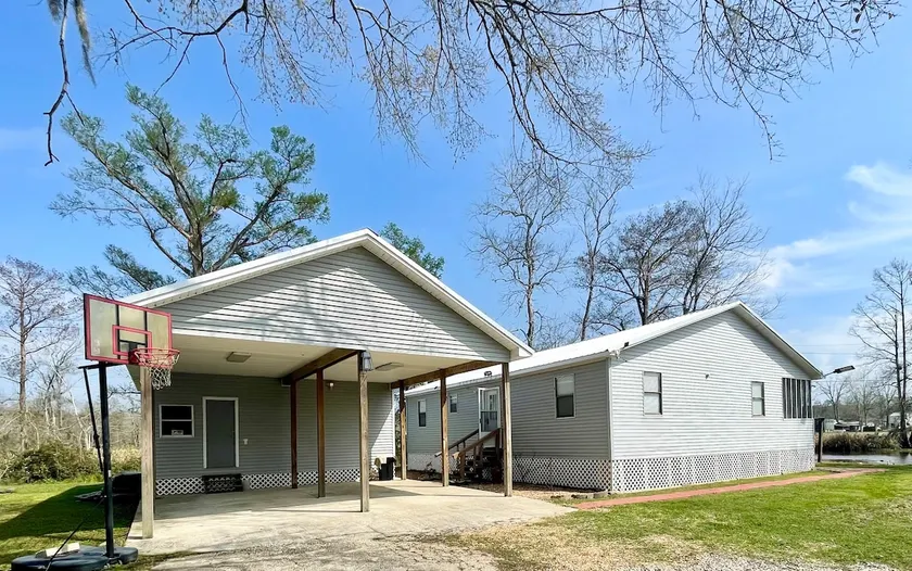 Waterfront Home in Maurepas with boat landing. - Image 1
