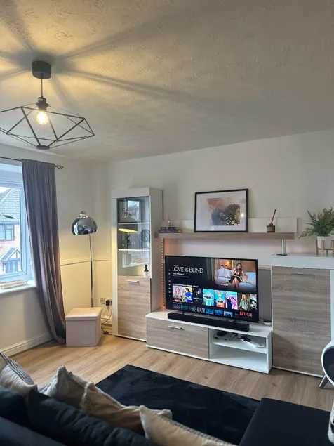>Stylish Private Flat * Own Entrance *Free Parking - Image 1