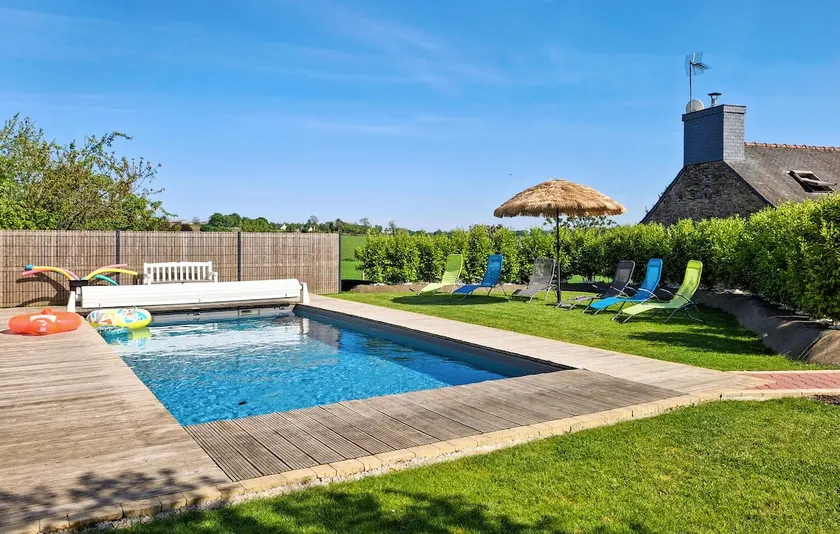 Lovely home in Canihuel with heated swimming pool - Image 1