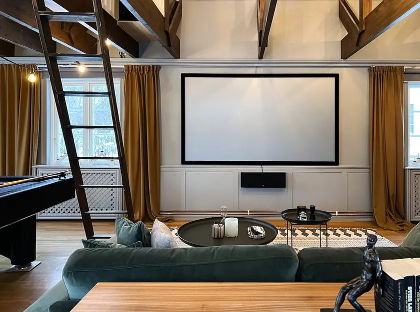 Unique accommodation with cinema and pool table - Image 1