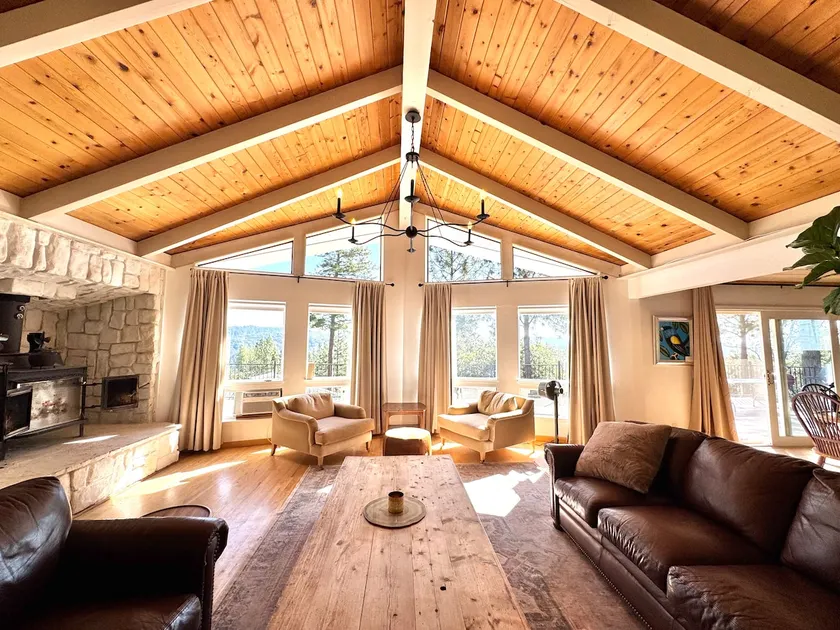 Breathtaking Vineyard & Mountain View Hideaway - Image 1