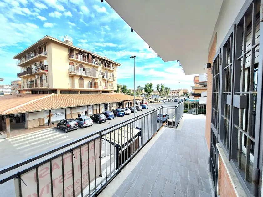 Terrace overlooking the sea - Image 1