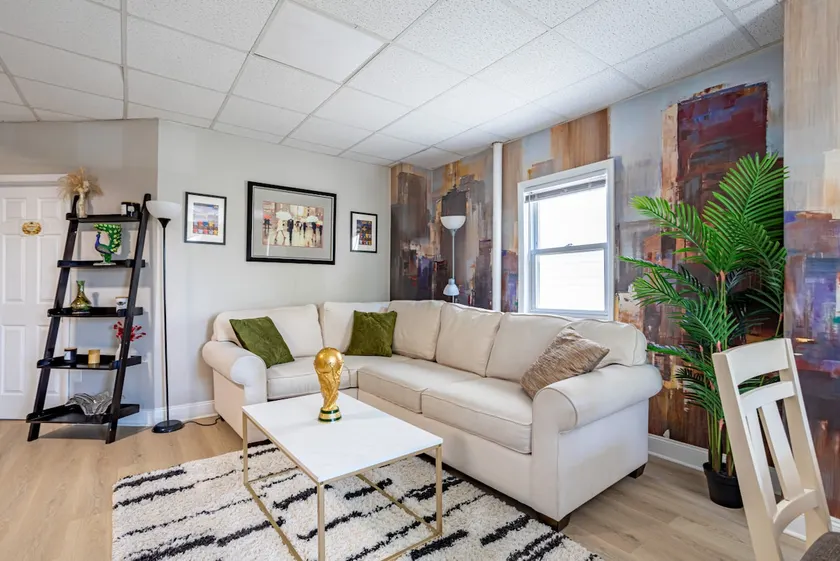 Deluxe 4BR-2BA-12 Beds NYC Access and Free Parking - Image 1